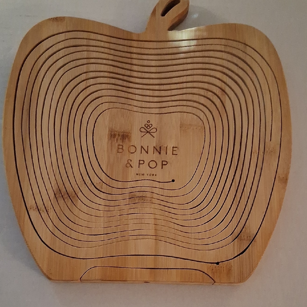 Bonnie & Pop Apple-Shaped Bamboo Cutting/Serving Board/Fruit Basket